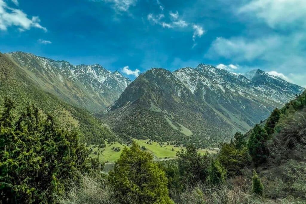 Alamedin valley waterfall area