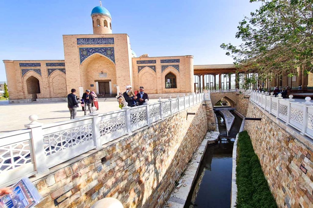 chashma spring channel in nurota