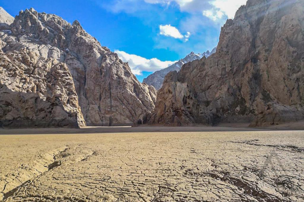 Dry Kel Suu lake