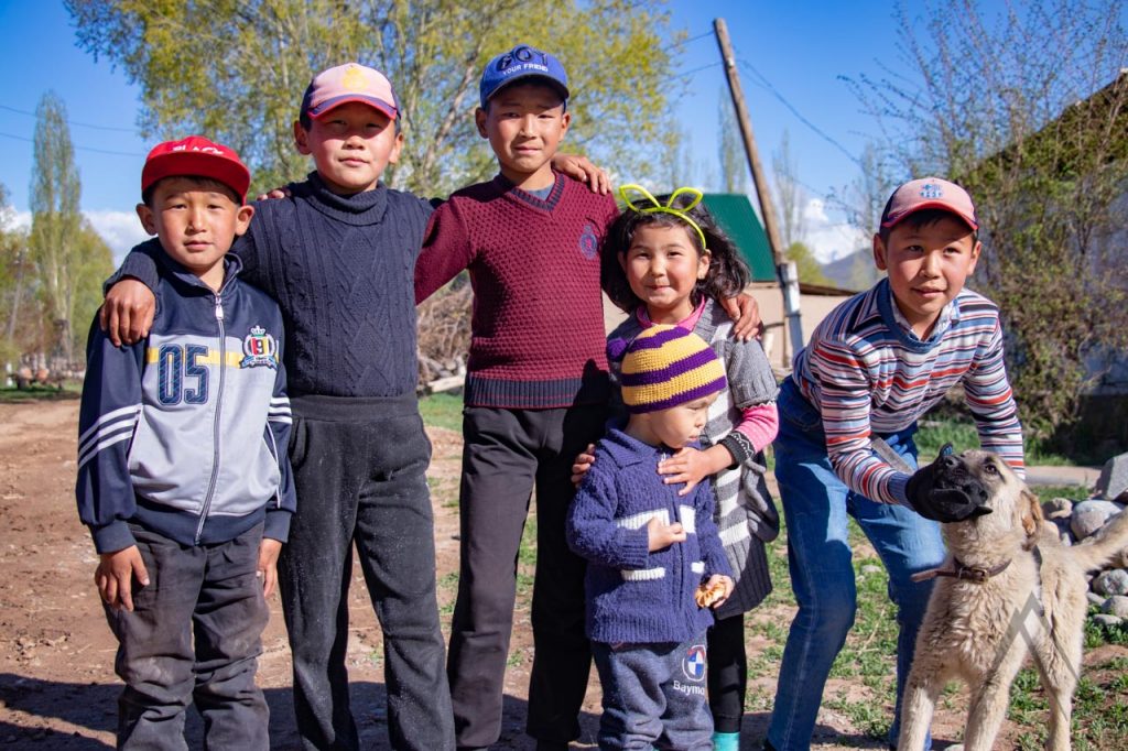 Children in a Kyrgyz village