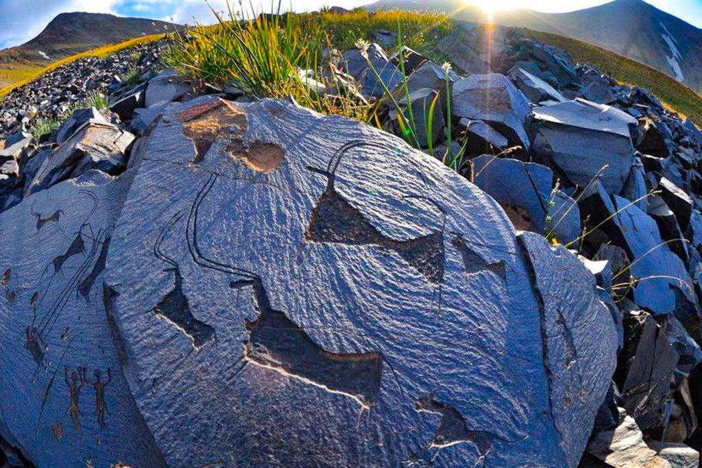 Petroglyphs in central Asia, Kyrgyzstan drawing stones
