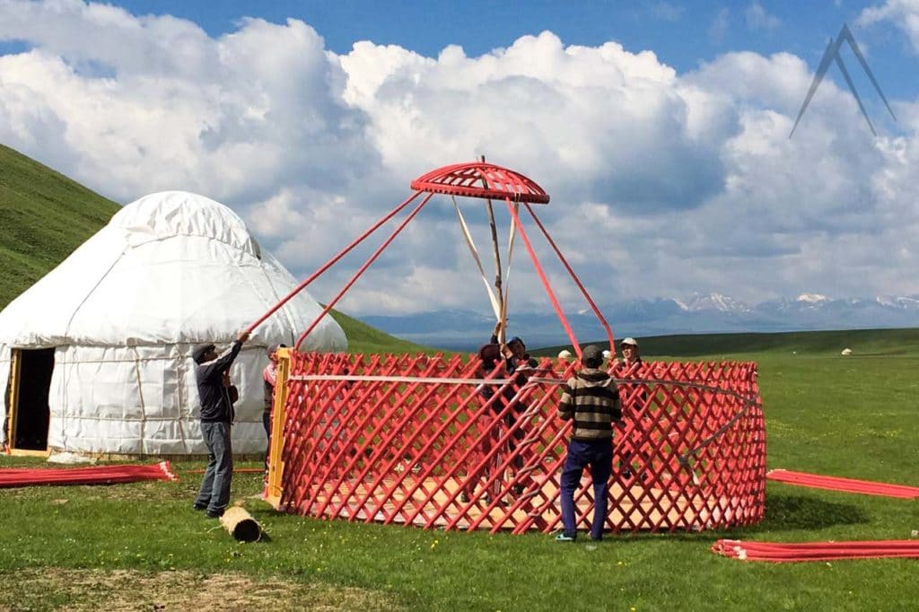 Yurt construction in Son Kul