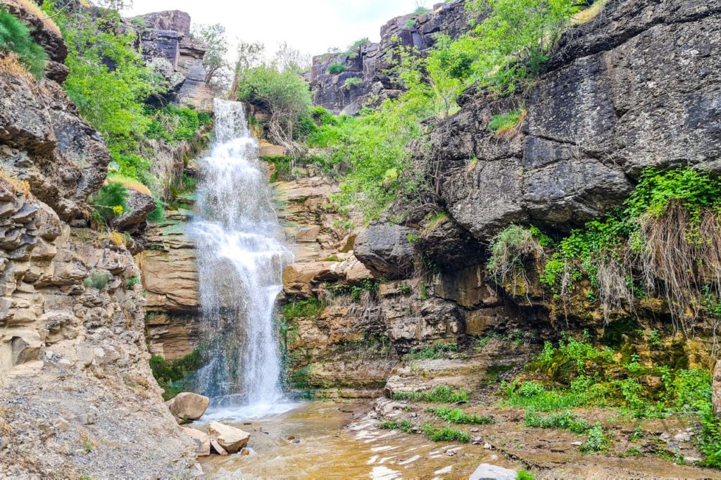 Tavaksay waterfall near Tashkent